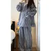 Conjunto de pijama para mulheres em padrão xadrez com acabamento em renda estilo coreano, cardigã de outono plus size com mangas compridas e calça comprida, pode ser usado fora de casa
