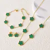 Nuevo Colgante de Flor de Cinco Hojas de Nácar Juego de Collar Pulsera Pendientes de Acero de Titanio 18K Cadena para Clavícula Joyería Europea y Americana de Moda