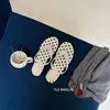 Nuevas Zapatillas Planas Frescas de Lunares de Nicho para Verano 2026 con Separación en los Dedos para Uso Diario Casual, Modernas y Cómodas