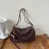 Bolso de hombro retro estilo coreano, versátil para cualquier atuendo, perfecto para otoño, con gran capacidad, elegante, casual y que irradia una sensación de alta gama.; una bolsa de almohada cruzada