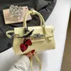 Bolso de Mano Yoyo de Alto Valor Estético 2026 Nuevo de Moda Primavera Moda Oficina Viaje Bolso de Hombro Elegante Bolso Cruzado