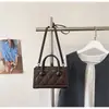 2026 Nuevo Bolso de Mano de Cuero Patentado Estilo Pequeña Fragancia Versátil para Otoño Bolso Cuadrado Pequeño de Hombro Único Cruzado Textura de Alta Gama