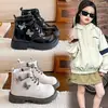 Botas Curtas Femininas Estilo Britânico Vintage Borboleta Martin Boots 2026 Primavera/Verão Novas Botas de Salto Único Lolita Botas Curtas da Moda