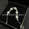Pulsera chapada en plata con calcedonia blanco hielo, un estilo de nicho, versátil y elegante, con un diseño de jadeíta estilo chino