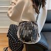 Bolso bandolera con cadena y bordado de rayas arcoíris, informal, sencillo, de tela, 2024