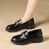 Mocasines con hebilla de rosa para mujer, nueva colección otoño 2026, estilo británico retro, sin cordones, zapatos pequeños de cuero versátiles para mujer