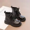 Botas Curtas Infantis 2026 Novo Outono/Inverno Botas de Couro para Meninos Botas Martin para Meninas Botas Simples Botas de Couro Quentes com Forro de Lã para Crianças