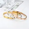 Pulseira Lele Jewelry Cor Ouro Rosa Aço Titânio Retém a Cor Cravejada com Diamantes Exquisite Fashionável Design de Nicho Versátil Luxo Leve Acessório de Mão para Mulheres