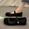 Sapatos baixos estilo Chanel para mulheres, nova coleção outono 2026, estilo francês elegante e delicado, adequados para combinar com saias, sapatos Mary Jane, mocassins