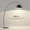 Lámpara de pie nórdica para sala de estar, lujosa y sofisticada, junto al sofá, lámpara creativa de mesita de noche para dormitorio, accesorio de iluminación ambiental moderno, hierro