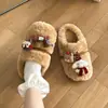 Pantufas de pelúcia fofas de desenho animado para mulheres, outono/inverno de 2026, adequadas para uso interno e externo, quentes e aconchegantes, com um design feminino e forro de algodão macio.