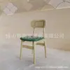 Sofá de cabina personalizado para casa de té comercial, cafetería, restaurante occidental, hot pot, restaurante de comida japonesa, mesa y sillas de mimbre tejido de madera maciza montadas en la pared
