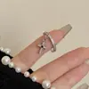 Anillo Abierto de Metal de Alta Gama Estilo Coreano con Colgante de Cruz Microincrustada Ins Personalizado Ajustable Anillo para Apilar