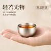 Taza pequeña de té de titanio puro, un regalo comercial, taza de titanio aislada de doble pared para uso doméstico, perfecta para servir té a los invitados, y se puede personalizar con un logotipo.