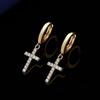 Pendientes de diamantes con forma de cruz sencilla con personalidad europea y americana para hombres y mujeres, versión coreana de la hebilla de oreja de moda Joker, joyería para las orejas al por mayor