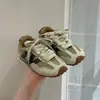 Zapatillas de entrenamiento alemanas para niños de color retro bloqueado, nueva colección primavera/verano 2026, zapatillas de malla transpirable para niños, zapatillas deportivas para exteriores para niñas, estilo Forrest Gump