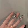 ¡Dulce chica guapa y sexy! Aretes Líquidos de Mariposa Ins Diseño Nicho Sentido Avanzado Estilo Frío Combinable Elegantes Aretes para Mujer