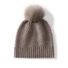 Gorro de punto liso cómodo y versátil con pompón grande, un nuevo estilo otoño/invierno, hecho de cálido cachemir, diseñado para cubrir las orejas y adecuado para el uso diario