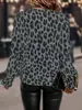 Blusa Elegante com Estampa de Leopardo em Tinta Vintage, Decote V e Mangas Sino para Trabalho e Uso Casual, Roupa Feminina do 1688