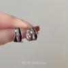 Brincos de Gota de Óleo Pretos Estilo Doce Cool com Diamantes Brincos Pequenos de Camada Dupla Versáteis Brincos Doce Cool que Reduzem a Idade Pino de Prata