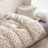 Conjunto de quatro peças de algodão lavado de grau A para maternidade e infantil com camada dupla de gaze, puro algodão, com capa de edredom, lençol com elástico e lençol de cama para dormitórios estudantis, conjunto de três peças