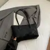 Bolsa de Ombro Versátil tipo Balde para Axila Grande Capacidade Feminina Casual Retrô Bolsa de Ombro Bolsa Tote para Ir ao Trabalho Comércio Exterior Transfronteiriço