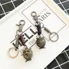 Personalidad creativa hecho a mano retro piel de vaca bronce búho llavero creativo pequeño regalo fábrica lote