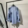 Outono 2026 Novo Estilo Casual Camisa de Manga Longa Solta com Estampa Listrada Emagrecedora Versátil para o Trabalho