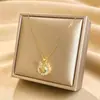 Nuevo producto transfronterizo: Cadena de clavícula elegante y versátil de lujo ligero con incrustaciones de microdiamantes, collar de acero de titanio, accesorio de joyería que no se decolora