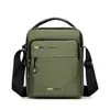 Bolso cruzado nuevo personalizado para hombre, bolso de hombro pequeño casual simple para el día a día, bolso de hombro impermeable y resistente al desgaste de gran capacidad al por mayor