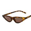 Jamie 6896 Estilo Callejero Europeo y Americano Retro Ojo de Gato Gafas de Sol Rojas Triangulares Transparentes de Colores