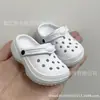 Comércio exterior transfronteiriço vendas domésticas Festival chaveiro pingente chinelos acessórios sapatos com furo pequeno sapatos pequenos fivela pingente de mochila