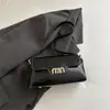 Otoño 2026 Nuevo Bolso de Cuero Patentado Vintage Bajo el Brazo Bolso de Hombro Único de Moda para Mujer Bolso Cuadrado Pequeño de Alta Gama para Viajar