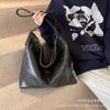 Bolsas Grandes Retrô Populares Deste Ano para Mulheres 2026 Novas Bolsas de Ombro Quentes para Outono e Inverno Bolsas Transversais de Grande Capacidade para o Dia a Dia