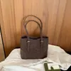 Bolsa feminina vintage de alta qualidade, novo modelo de outono 2026, bolsa tote de luxo discreto para o dia a dia, bolsa de ombro de grande capacidade