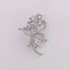 Broche de mujer de alta gama elegante estilo coreano para mujer, broche de ramillete con perlas de imitación, antiluz, combina con todo, con hebilla para cuello