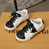 Zapatos de Entrenamiento Alemanes de Suela Blanda para Niñas Novedades Primavera 2026 Zapatos de Tabla Versátiles con Lentejuelas de Estrella para Niñas Zapatos Deportivos Antideslizantes para Niñas