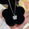 Nova corrente para clavícula com pingente de pétala ultra brilhante estilo coreano, design exclusivo, colar de aço titânio doce e elegante de alta qualidade para mulheres