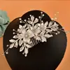 Pente de Cabelo Europeu e Americano para Noiva Headwear Folha Flor Strass Pente Feito à Mão Acessórios Laterais para Penteado de Vestido de Casamento DZ226