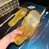 Chinelos de Cristal Femininos Plástico Transparente Cola Sobre Congelado Salto Baixo Estilo Coreano Interno Casa Dia de Verão Peça Única Moldagem