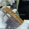Pulseira com Contas em Ouro 18K Banhado a Ouro V Novo Estilo para Mulheres, Banhada a Ouro 18K e Cheia de Diamantes, Luxo Leve, Versátil e Não Desbota