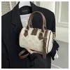 2026 Nuevo Bolso de Hombro Cruzado de Moda de Alta Gama Diseño de Nicho Boston de Viaje en Relieve para Mujer