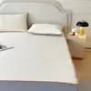 Modelo Nuevo 2026 Sencillo Color Sólido Fresco Alfombrilla de Frijol Juego de Sábanas para Cama Juego de Tres Piezas