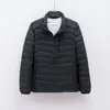 Pinghu Chi Xin 90 Plumas de Ganso Nuevo Estándar Nacional Otoño/Invierno Nuevo Estilo Sencillo Cuello Alto Ligera Chaqueta de Plumas para Hombre Estilo Corto Tallas Grandes Ropa de Abrigo