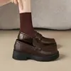 Mocassins de sola grossa que aumentam a altura para mulheres, nova coleção outono/verão 2026, sapatos slip-on estilo britânico, sapatos de couro versáteis, sapatos estilo JK, sapatos de salto baixo