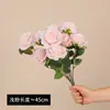 Ramo de 9 rosas artificiales, utilizado para decoración de escenas, creando un ambiente sofisticado y realista; arreglo de rosa té, arte floral y flores artificiales