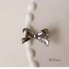 Pinza para el pelo de plata con lazo del mismo estilo que Zhang Ruonan, Pinza lateral de alta gama y elegante, Pinza para coleta, Accesorio para el pelo para mujer
