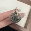 Estilo Hip-Hop Retro Cada Uno Collar Rotatorio Redondo Hueco Hombres Agresivo y Generoso Estilo Literario Colgante Creativo