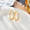Brincos de Argola Grande Cruzados de Luxo Leve Vendidos em Massa no Exterior com Micro Zircônias para Mulheres, Brincos de Moda Estilo Minimalista Cool de Alto Padrão de Nicho