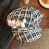 Nuevo gorro octogonal de cuadros lindo y versátil para niñas, sombrero tipo boina de casa que favorece la cara para el verano, con lazo